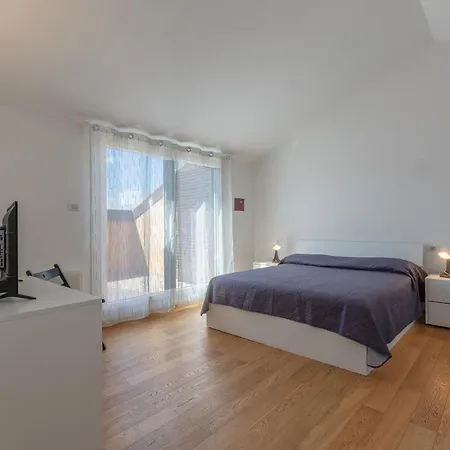 Apartment New!apt 2 Min Walk From Central Station *