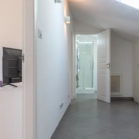 New!apt 2 Min Walk From Central Station *