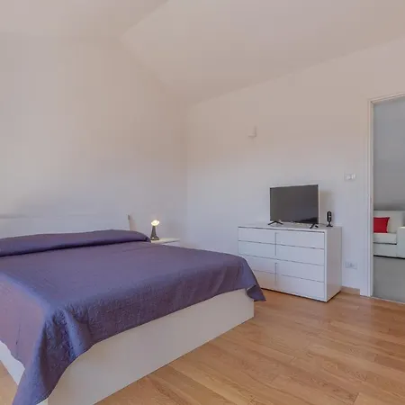 Apartment New!apt 2 Min Walk From Central Station