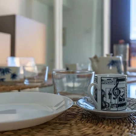 New!apt 2 Min Walk From Central Station