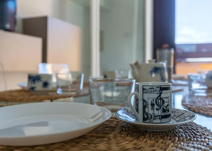 New!apt 2 Min Walk From Central Station