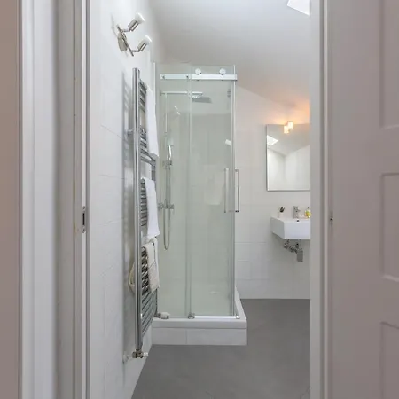 New!apt 2 Min Walk From Central Station * Bolonia