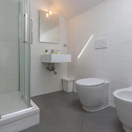 New!apt 2 Min Walk From Central Station Apartament *