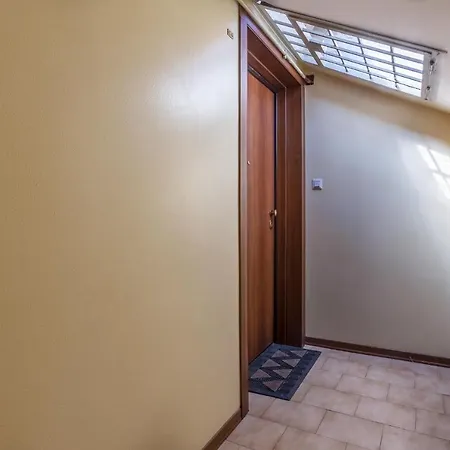 Apartament New!apt 2 Min Walk From Central Station Bolonia